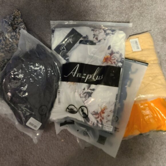 NWOT 6 item Mystery bundle. Ladies Large- Guaranteed 4 dresses plus 2 mystery - Picture 3 of 4